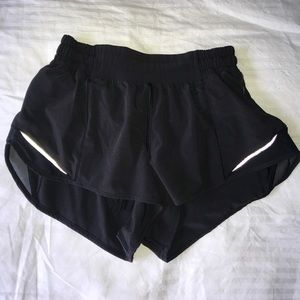 Lululemon Hotty Hot shorts 2.5”